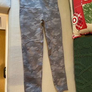 Spanx Khaki Green Camouflage Leggings